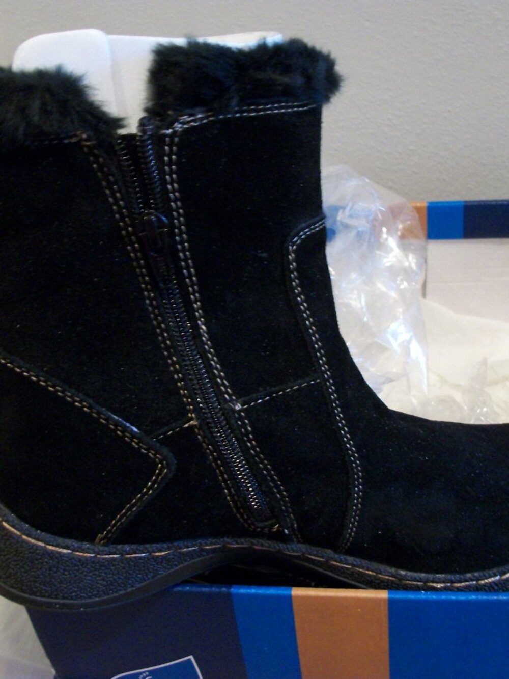 BareTraps NIB Ellea Snow Boots Womens 10 Black Suede Faux Fur Lined Side Zip